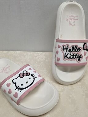 Sanrio Hello Kitty Pink & White Heart Cloud Slides Sandals - Women’s Size 7